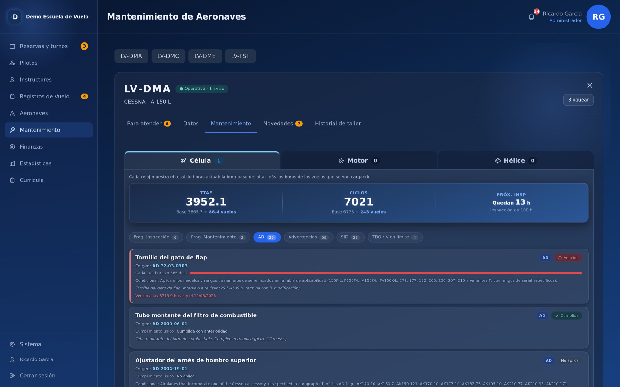 Ficha de una aeronave en DC Pilot, solapa Mantenimiento, con las horas de célula, motor y hélice y el catálogo de directivas de aeronavegabilidad